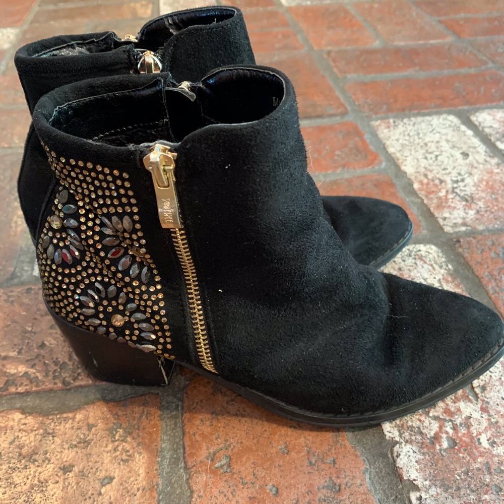 SO FREE black suede booties size 5.5